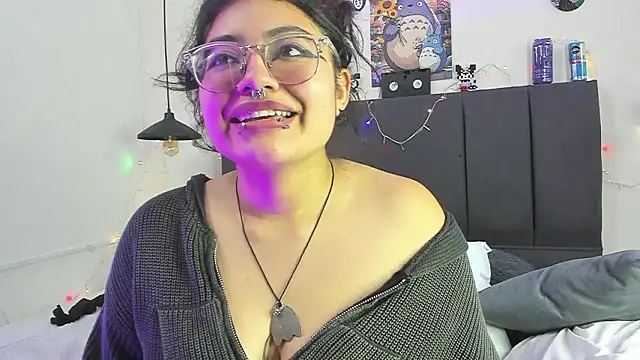 SabrinaV  online show from February 21, 11:40 pm