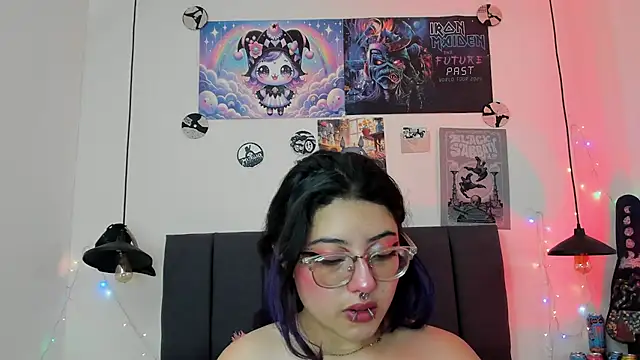 Snapshot of SabrinaV_ chatting on May 8, 11:25 am SabrinaV online show from May 8, 11:25 am