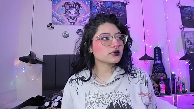 SabrinaV  online show from April 17, 11:35 am