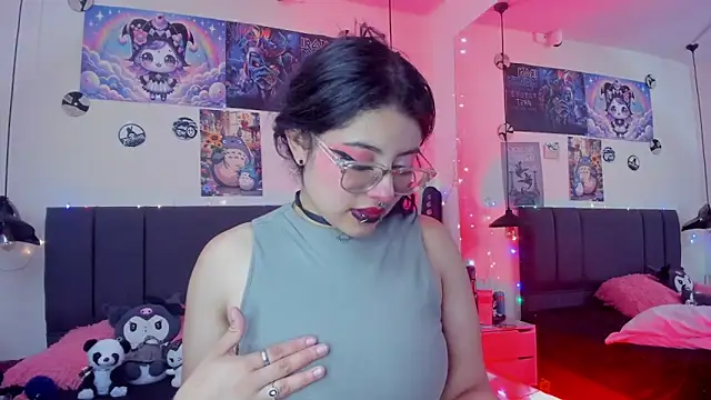 Snapshot of SabrinaV_ chatting on May 12, 11:16 am SabrinaV online show from May 12, 11:16 am