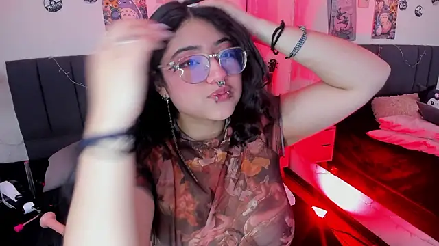 SabrinaV  online show from March 20, 11:33 am