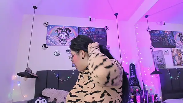 SabrinaV  online show from April 15, 11:27 am