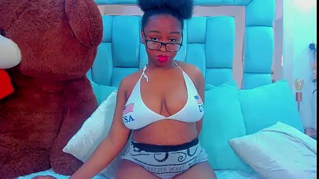 hazellanee online show from March 29, 5:20 am