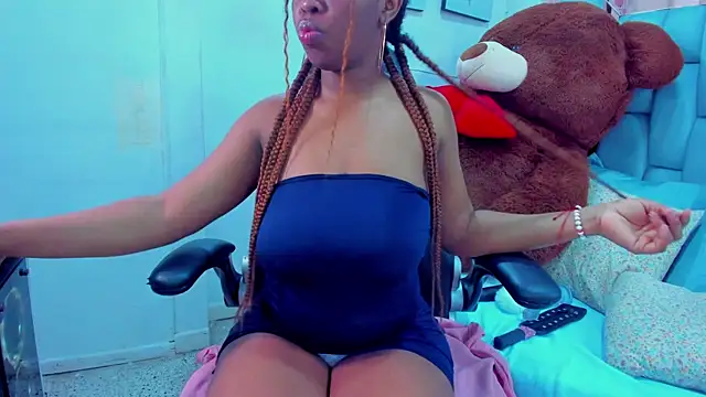 Snapshot of hazellanee chatting on November 12, 5:22 am hazellanee online show from November 12, 5:22 am