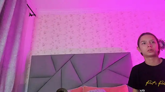 meganandtylerr19 online show from November 23, 1:43 pm