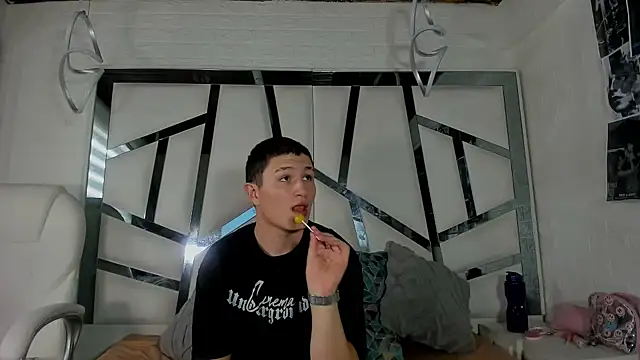 ANLLELOAndANGELA online show from April 5, 9:10 pm