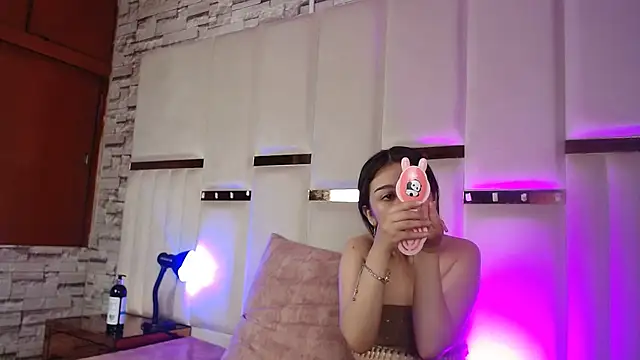 Snapshot of ANLLELOAndANGELA chatting on November 8, 4:10 pm ANLLELOAndANGELA online show from November 8, 4:10 pm