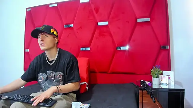 Snapshot of ANLLELOAndANGELA chatting on September 30, 2:45 pm ANLLELOAndANGELA online show from September 30, 2:45 pm