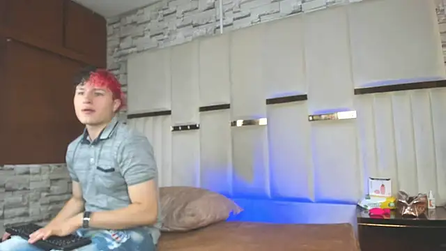 Snapshot of ANLLELOAndANGELA chatting on October 27, 8:32 pm ANLLELOAndANGELA online show from October 27, 8:32 pm