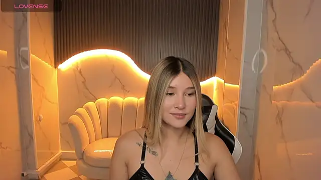 Emma1 b  online show from October 13, 8:21 pm