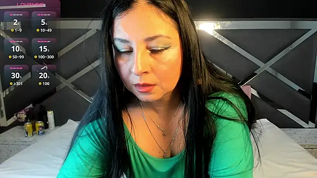 Snapshot of AgataThompson_ chatting on December 2, 7:15 pm AgataThompson online show from December 2, 7:15 pm