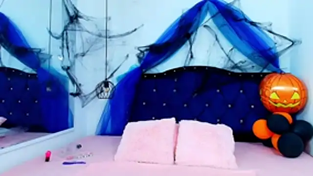 Selenegomezz online show from October 31, 8:16 pm