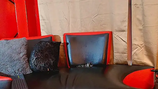 Selenegomezz online show from November 3, 7:39 pm