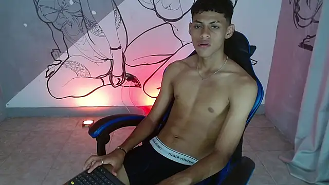 Snapshot of deivid_bigcock1 chatting on October 15, 12:20 am deivid bigcock1 online show from October 15, 12:20 am