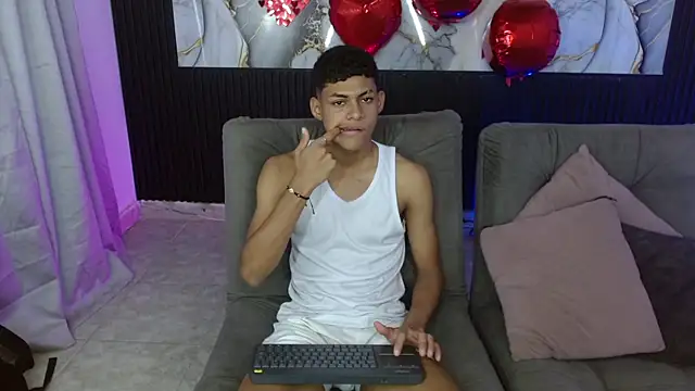 Snapshot of deivid_bigcock1 chatting on September 25, 6:47 pm deivid bigcock1 online show from September 25, 6:47 pm