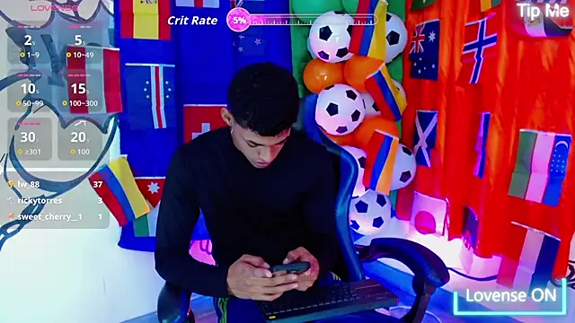 deivid bigcock1 online show from June 25, 1:58 am