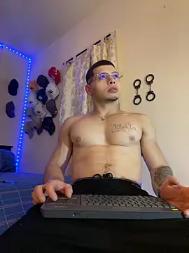 Snapshot of Matt_your_master_ chatting on October 18, 12:34 am Matt your master online show from October 18, 12:34 am