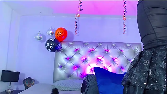 Snapshot of Emily_Swiftt chatting on October 28, 3:29 am Emily Swiftt online show from October 28, 3:29 am