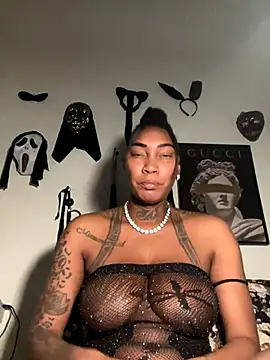 Snapshot of QUEENCALIMOD chatting on December 15, 4:18 am QUEENCALIMOD online show from December 15, 4:18 am