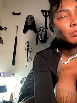 Snapshot of QUEENCALIMOD chatting on December 14, 6:19 am QUEENCALIMOD online show from December 14, 6:19 am