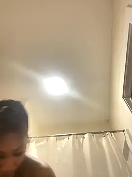 Snapshot of QUEENCALIMOD chatting on November 14, 4:05 am QUEENCALIMOD online show from November 14, 4:05 am