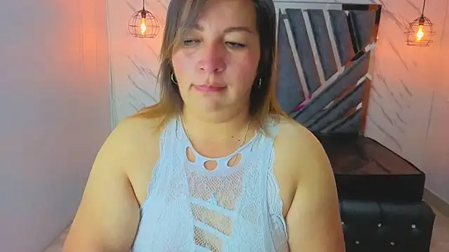 Snapshot of MaylinRosse_ chatting on July 6, 7:38 pm MaylinRosse online show from July 6, 7:38 pm