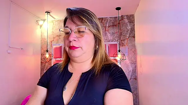 Snapshot of MaylinRosse_ chatting on April 19, 7:38 pm MaylinRosse online show from April 19, 7:38 pm