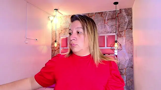 Snapshot of MaylinRosse_ chatting on April 28, 6:56 pm MaylinRosse online show from April 28, 6:56 pm
