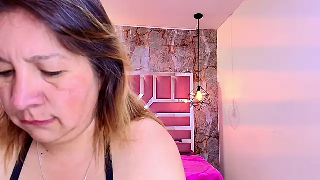 Snapshot of MaylinRosse_ chatting on April 22, 7:09 pm MaylinRosse online show from April 22, 7:09 pm