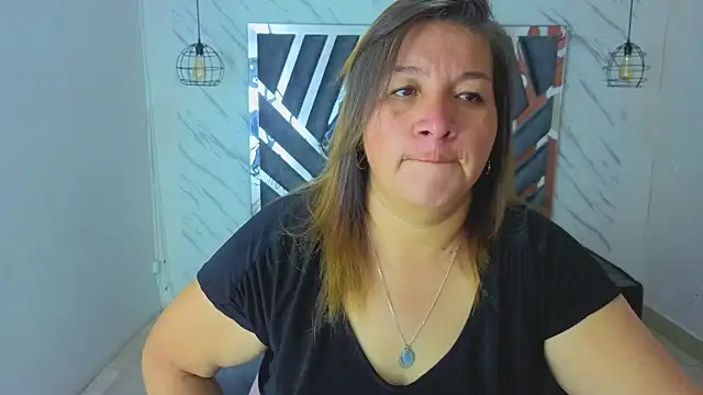 Snapshot of MaylinRosse_ chatting on June 30, 7:14 pm MaylinRosse online show from June 30, 7:14 pm