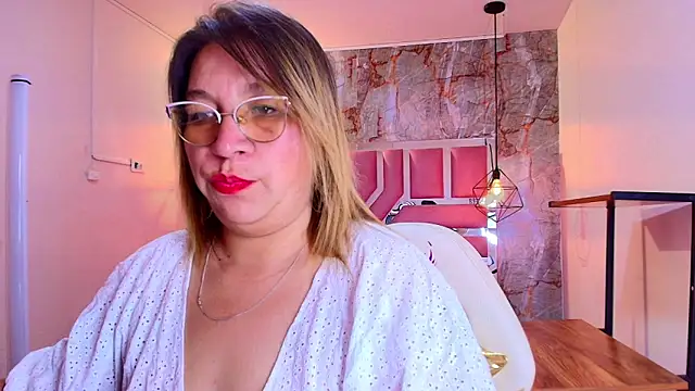 Snapshot of MaylinRosse_ chatting on May 4, 7:06 pm MaylinRosse online show from May 4, 7:06 pm