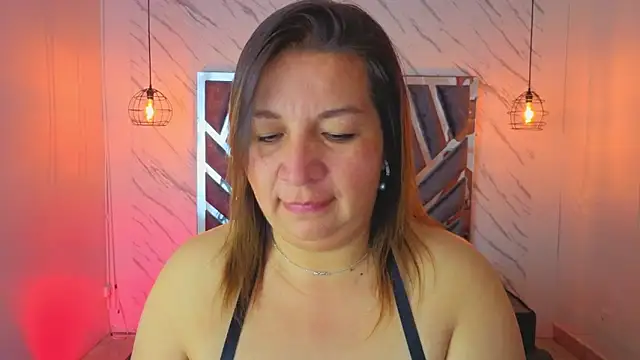 Snapshot of MaylinRosse_ chatting on June 11, 12:32 am MaylinRosse online show from June 11, 12:32 am