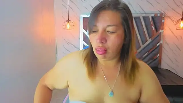 Snapshot of MaylinRosse_ chatting on June 24, 6:50 pm MaylinRosse online show from June 24, 6:50 pm