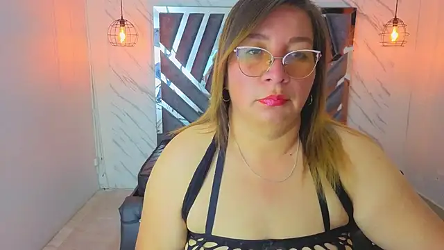 Snapshot of MaylinRosse_ chatting on June 29, 6:18 pm MaylinRosse online show from June 29, 6:18 pm