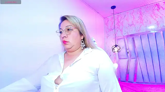 MaylinRosse  online show from October 17, 7:48 pm