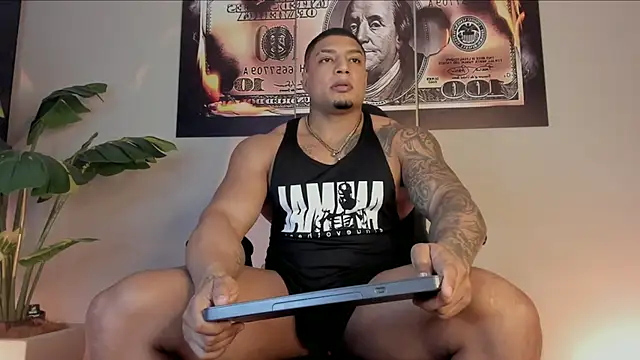 Snapshot of chrizmacgregor chatting on February 17, 2:20 am chrizmacgregor online show from February 17, 2:20 am