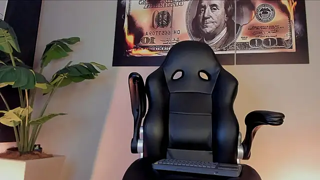 Snapshot of chrizmacgregor chatting on March 4, 1:13 am chrizmacgregor online show from March 4, 1:13 am