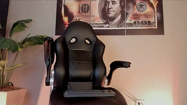 Snapshot of chrizmacgregor chatting on February 3, 3:26 am chrizmacgregor online show from February 3, 3:26 am