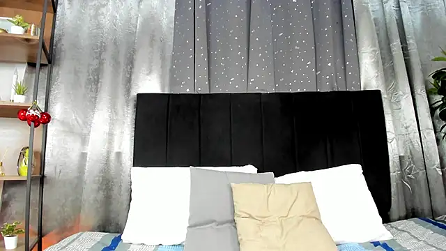 Lenapaul  online show from December 4, 4:22 am