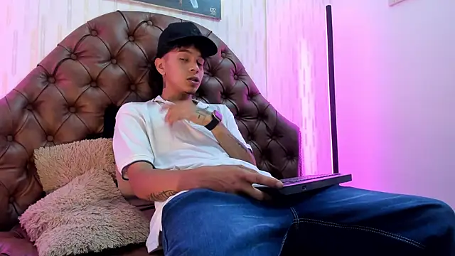 noah blake0 online show from October 8, 9:48 pm