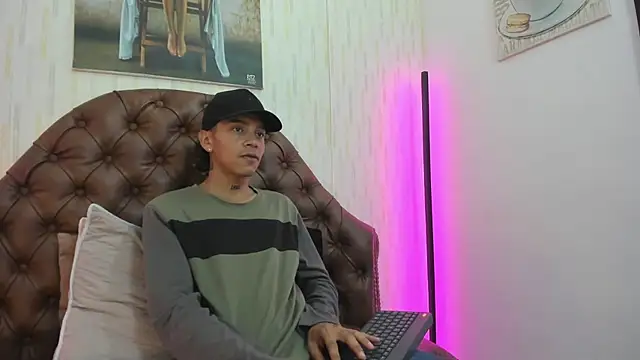 noah blake0 online show from September 18, 2:14 am