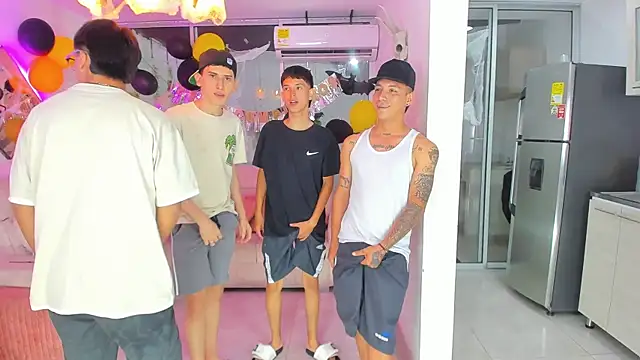 Snapshot of Houseofwarrios chatting on October 24, 5:17 am Houseofwarrios online show from October 24, 5:17 am