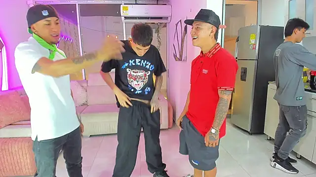 Snapshot of Houseofwarrios chatting on November 10, 5:34 am Houseofwarrios online show from November 10, 5:34 am