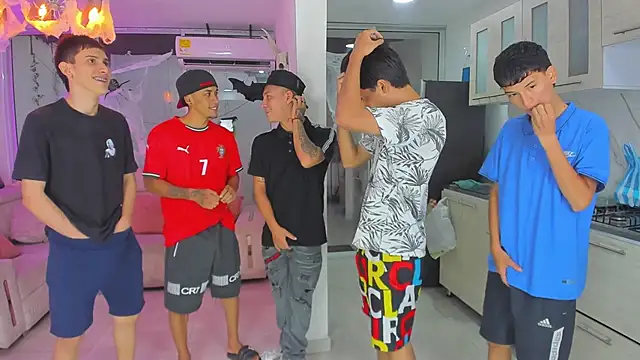 Snapshot of Houseofwarrios chatting on October 21, 5:18 am Houseofwarrios online show from October 21, 5:18 am