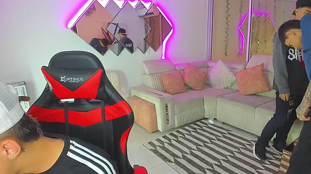 Snapshot of Houseofwarrios chatting on November 20, 5:30 am Houseofwarrios online show from November 20, 5:30 am