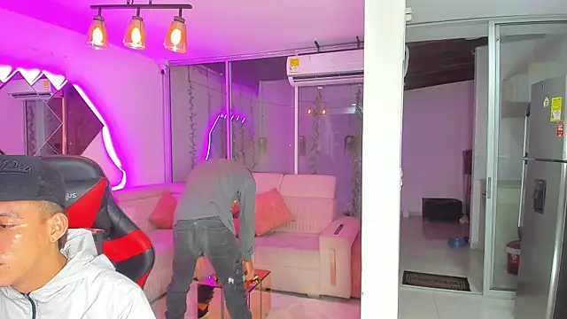 Snapshot of Houseofwarrios chatting on November 23, 5:17 am Houseofwarrios online show from November 23, 5:17 am