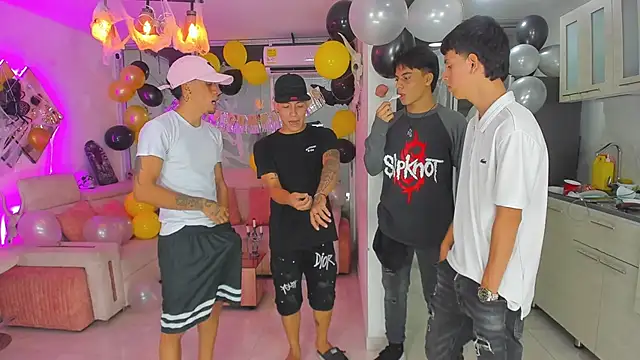 Snapshot of Houseofwarrios chatting on October 23, 4:33 am Houseofwarrios online show from October 23, 4:33 am