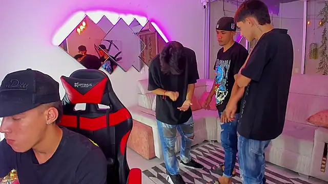 Snapshot of Houseofwarrios chatting on November 19, 4:01 am Houseofwarrios online show from November 19, 4:01 am