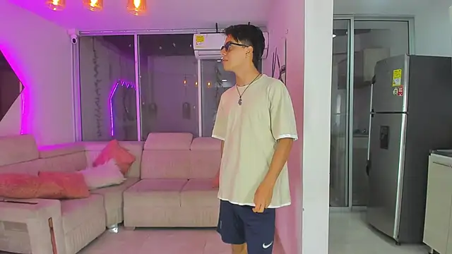 Snapshot of Houseofwarrios chatting on November 5, 5:32 am Houseofwarrios online show from November 5, 5:32 am