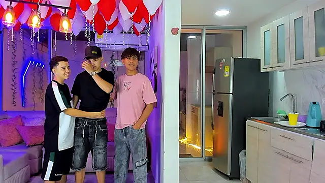 Houseofwarrios online show from February 18, 5:38 am